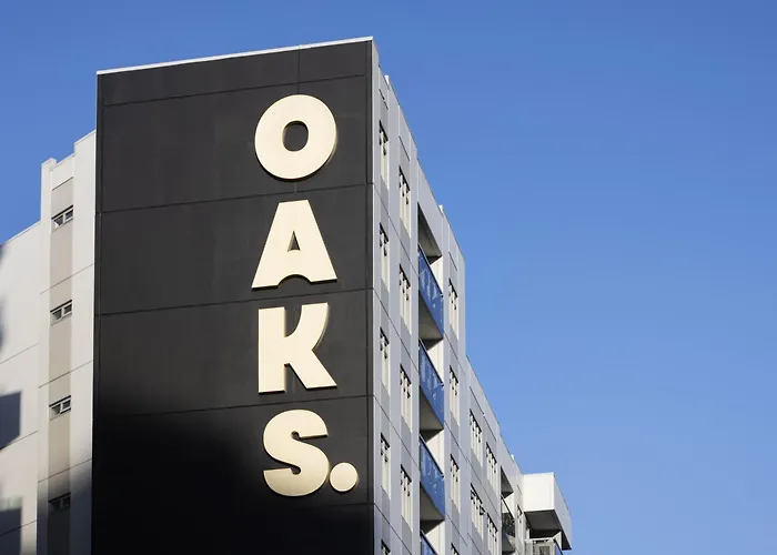 Hotels with tennis Oaks Auckland