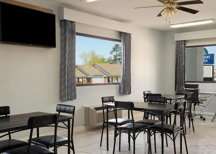 Days Inn & Suites By Wyndham Byram