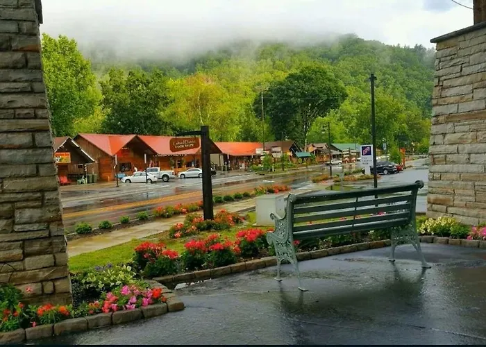 Rolling Hills Lodge