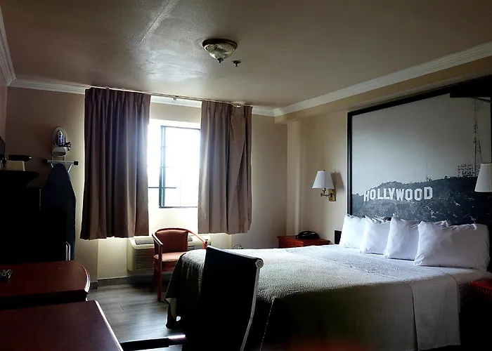 Super 8 By Wyndham Hollywood/La Area