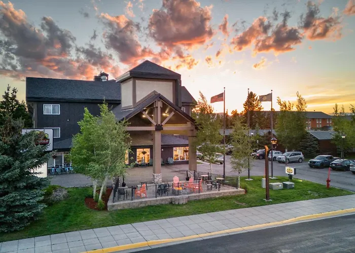 Gray Wolf Inn & Suites