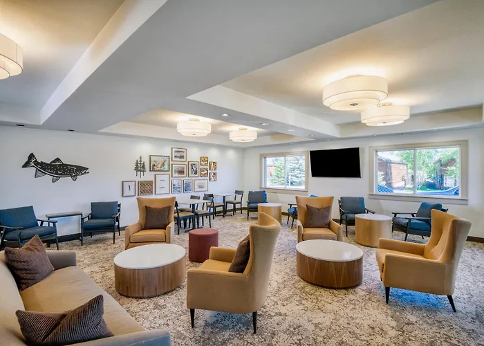 Gray Wolf Inn & Suites