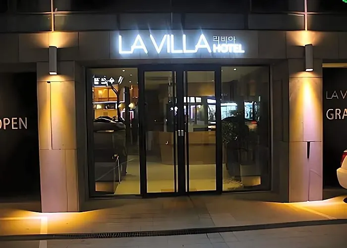  La Villa