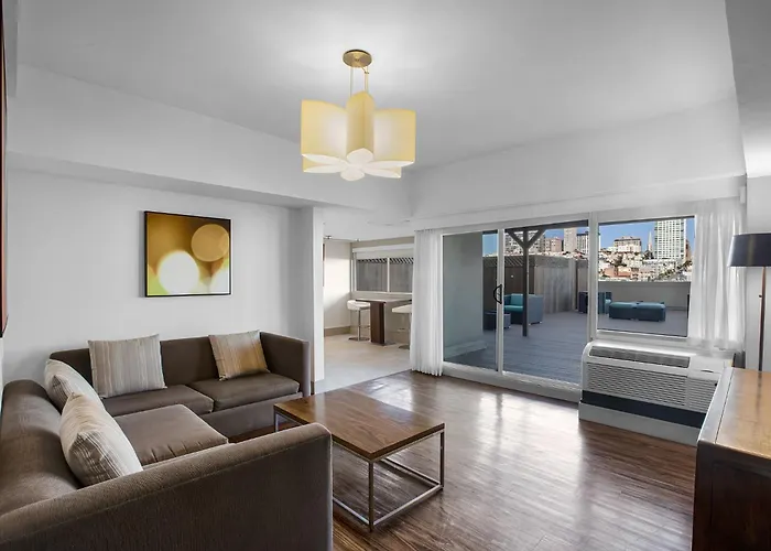 Holiday Inn - Golden Gateway Newly Renovated With No Resort Fee