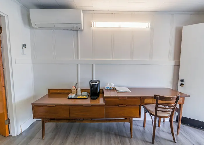 Mount Coolidge Motel