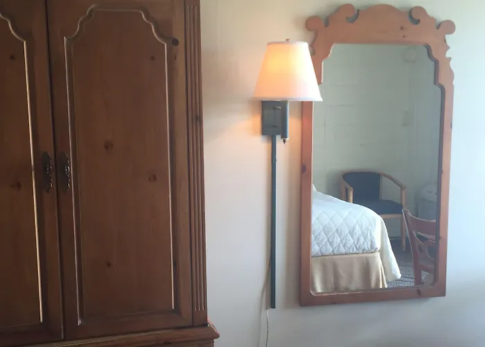 Admiral Motor Inn