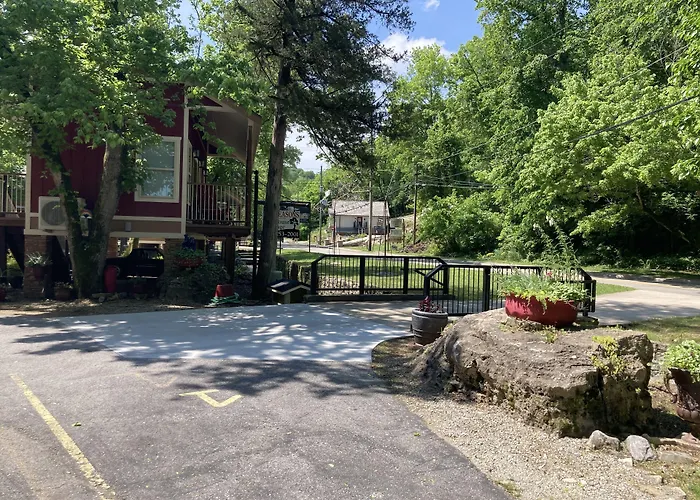 All Seasons Treehouse Village