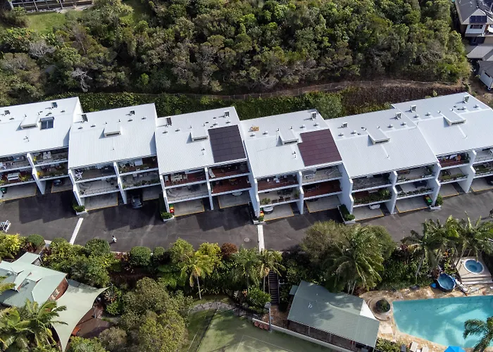 Oasis Apartments And Treetop Houses