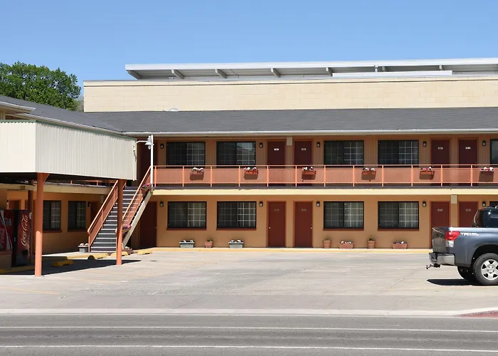 Esquire Inn