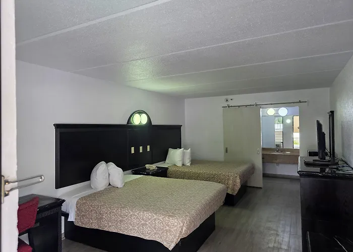 Fairway Inn
