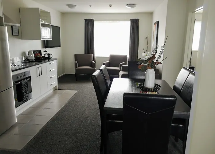 Airport Palms Motel