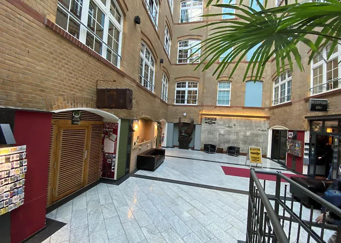 Singer109 Hostel, Hotel & Apartment