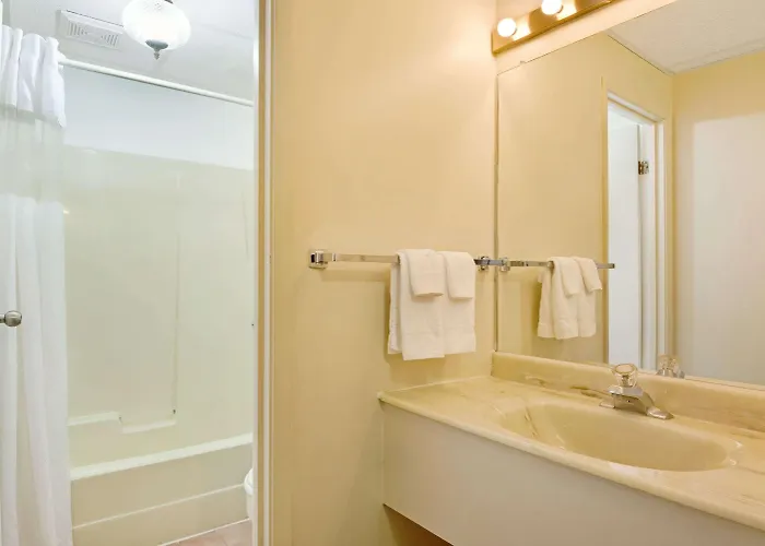 Knights Inn - Park Villa Motel,