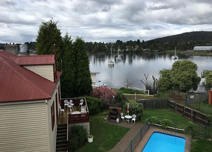 Waterfront Lodge Motel