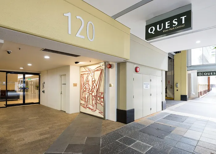 Hotels with pool Quest River Park Central