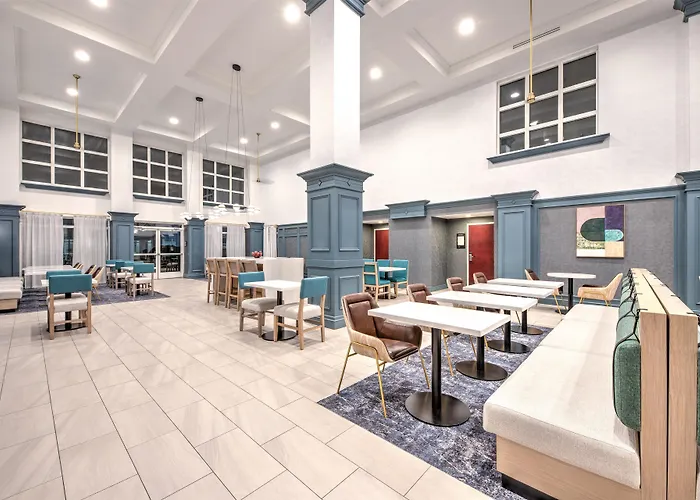 Hampton Inn & Suites West
