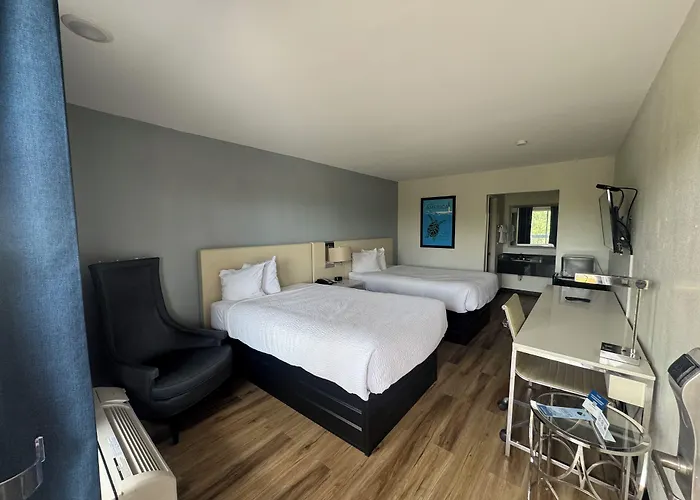Travelodge By Wyndham Fort Myers North