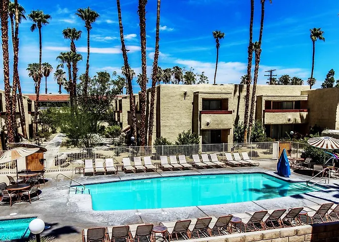 Beach hotel: Desert Vacation Villas