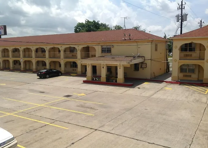 Guest Inn And Suites