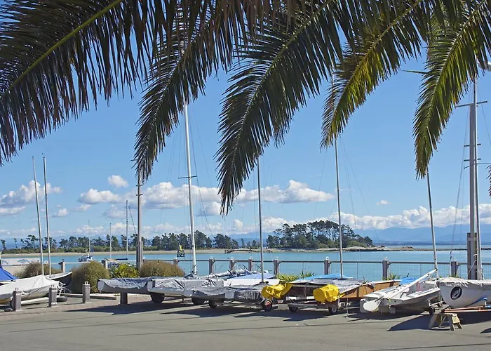 All Vacation Rentals Waterfront Escape