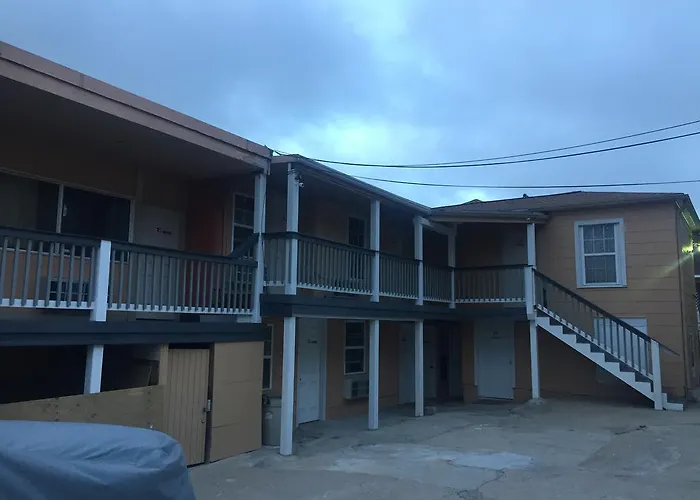 Surf Motel And Apartments