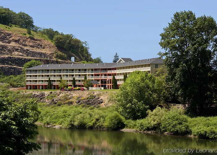 Beach Hotels Lodge At Roseburg
