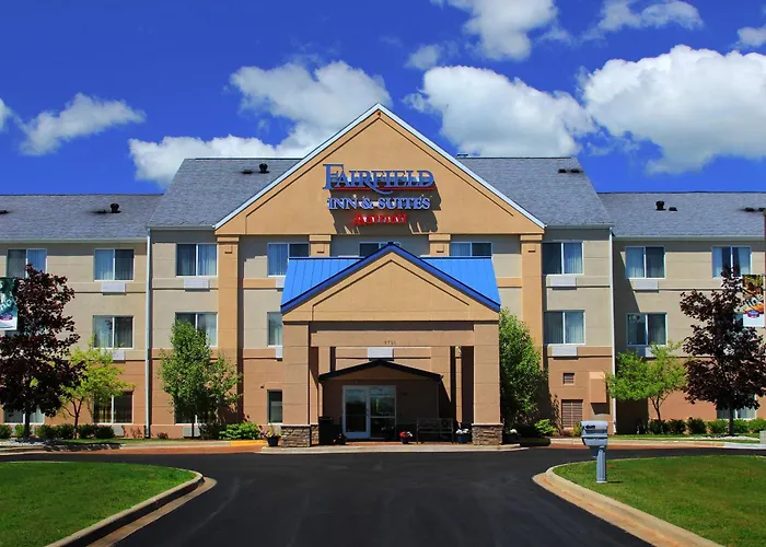 Hotel near College: Spark By Hilton Traverse City