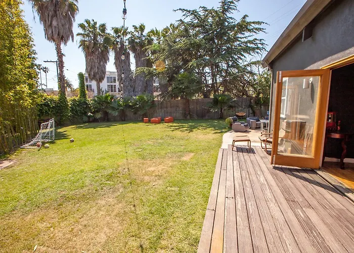 Hotel near College: Podshare Venice