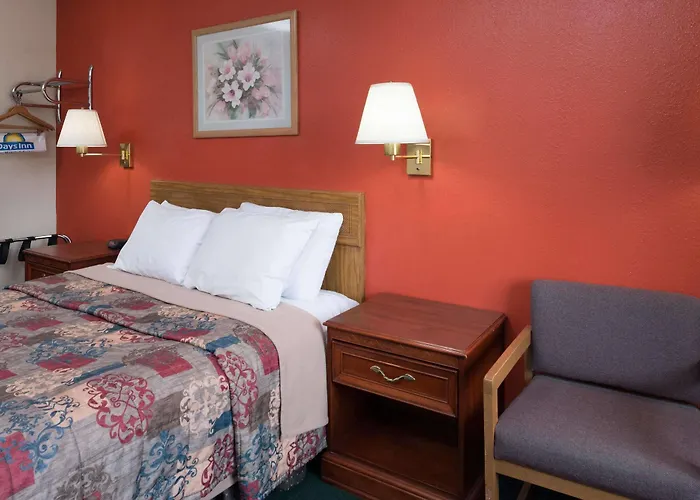 Central hotel: Days Inn By Wyndham Lincoln South