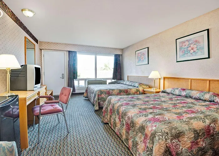 Pet Friendly hotel: Weber Inn Kitchener