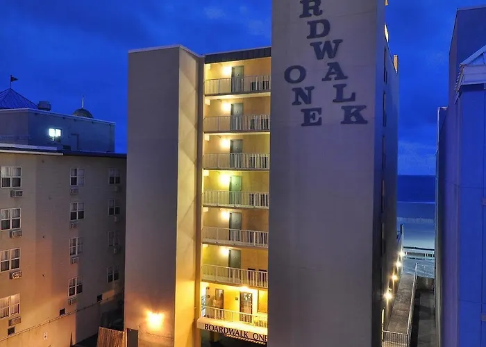 Hotel near College: Boardwalk One