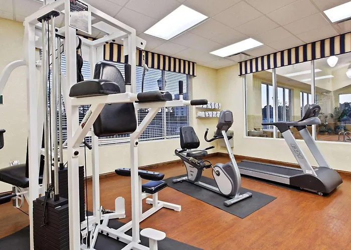Hotels with pool Country Inn & Suites By Radisson, Wilson, Nc