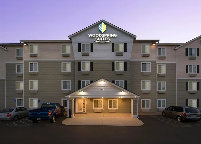 Woodspring Suites Topeka