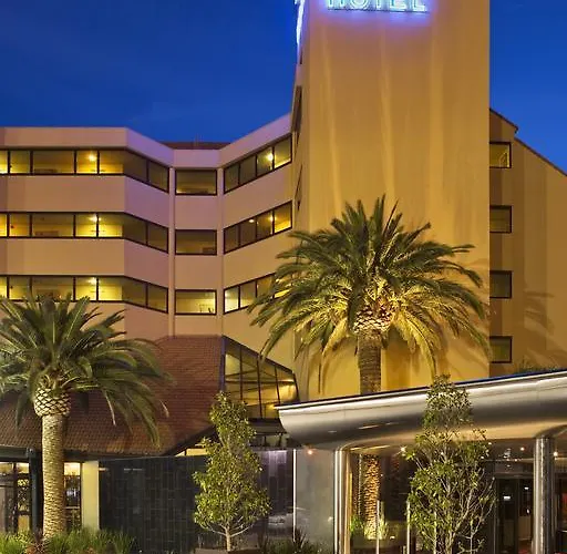 Hotel with view: Lakes Hotel