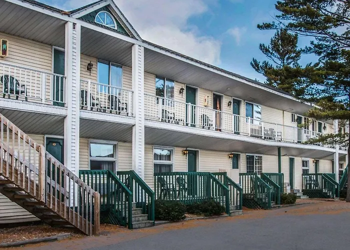 Econo Lodge Bayview