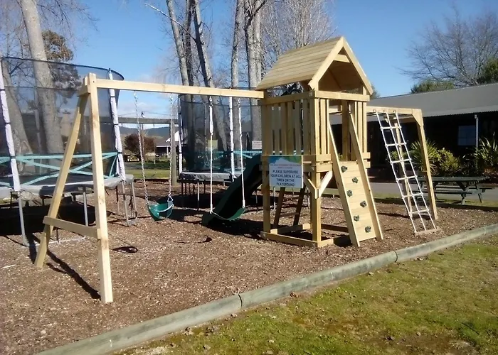 Cedarwood Lakeside Motel&Conference Venue