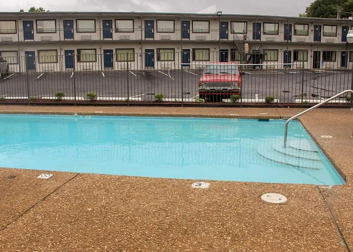 Cheap hotel: Motel 6-Fayetteville, Ar